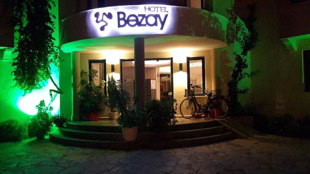 Hotel Bezay 2*