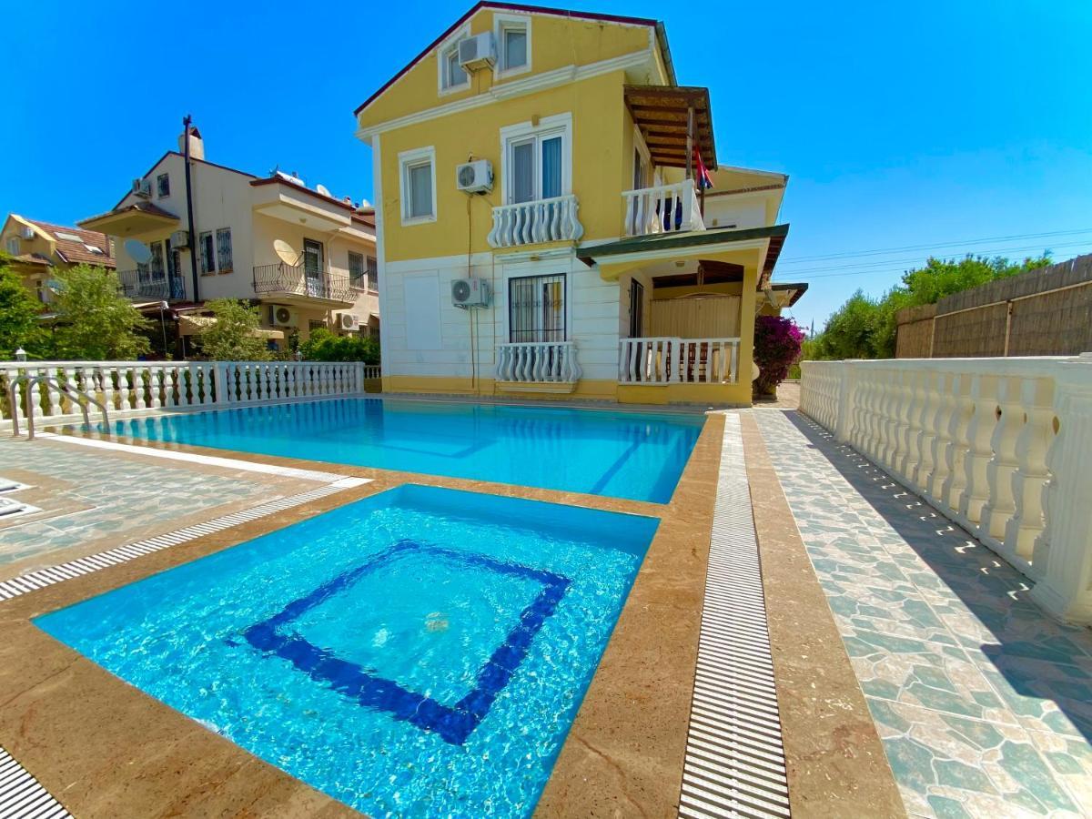 Fethiye'de Sahil Ve Sehirici Birarada... Fethiye