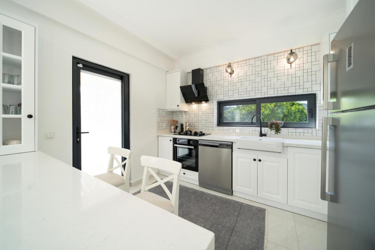 Muestakil Yuezme Havuzlu Genis Bahceli Villa Loft * Fethiye