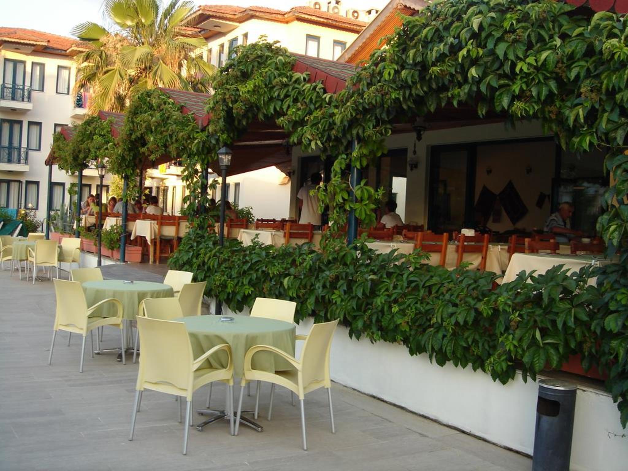 Bezay Hotel 2*