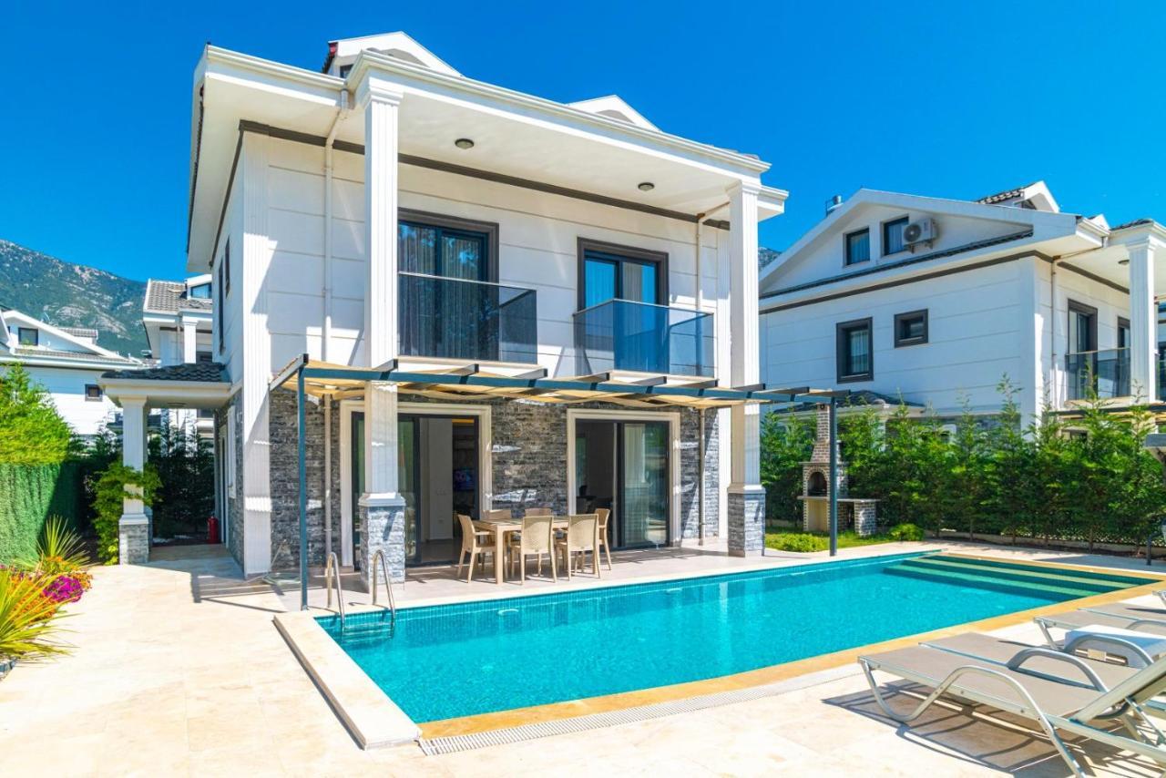 Hisaroenue'de 4 Yatak Odali Villa-villa Bahama