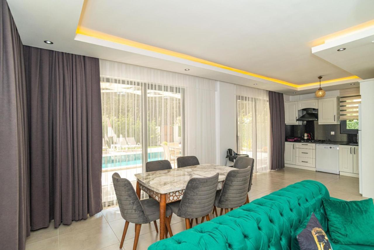 Villa Hisaroenue'de 4 Yatak Odali Villa-villa Bahama *