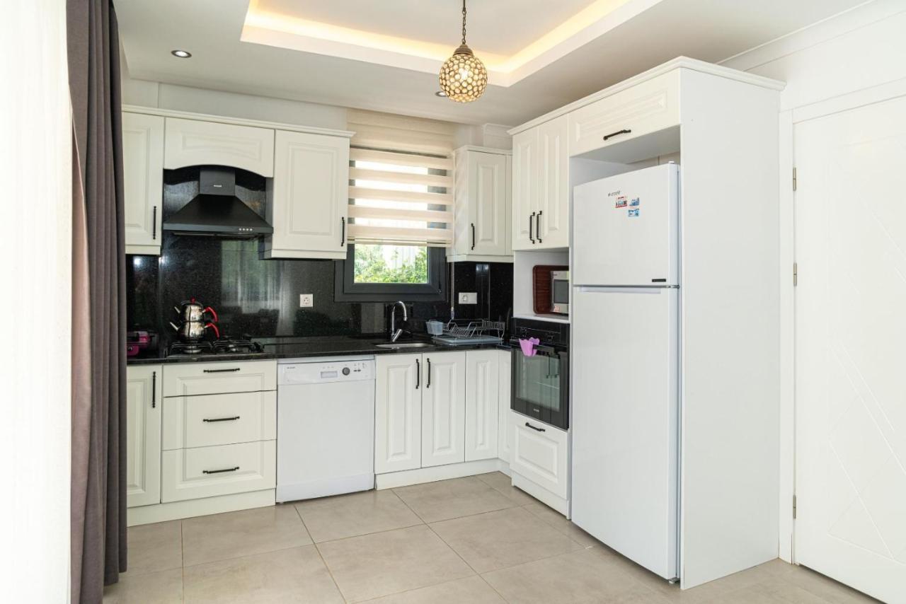 Hisaroenue'de 4 Yatak Odali Villa-villa Bahama Villa
