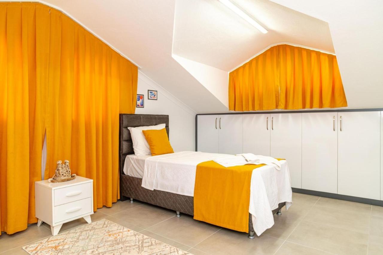 Villa Hisaroenue'de 4 Yatak Odali Villa-villa Bahama