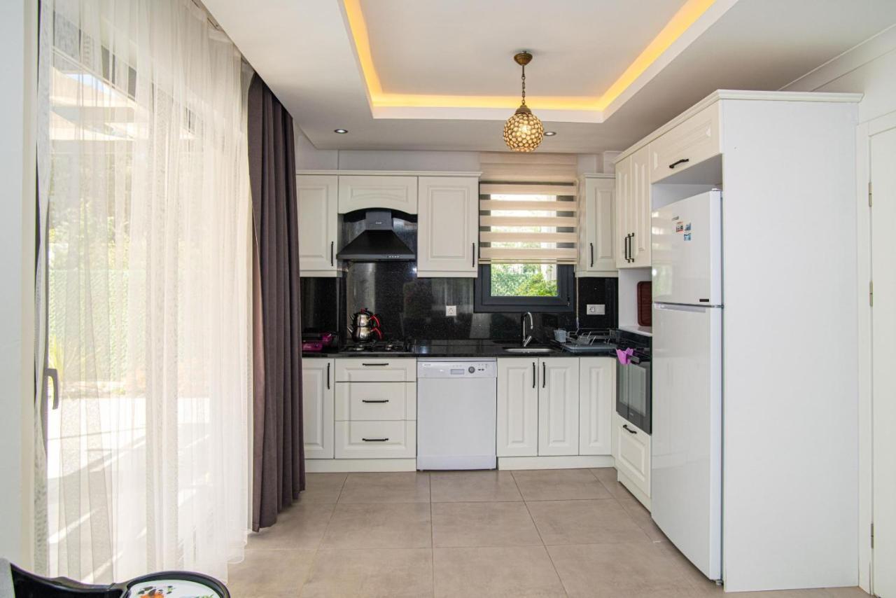Villa Hisaroenue'de 4 Yatak Odali Villa-villa Bahama *