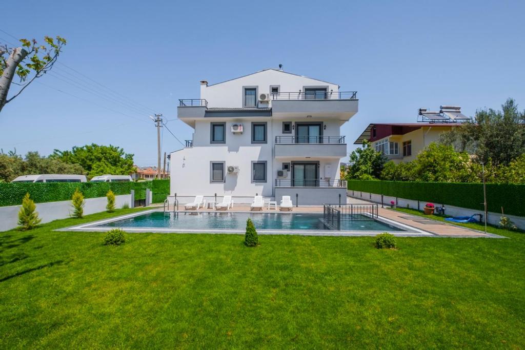 Havuzlu Sitede Luks Tatil Evi - Zeybek Apart 2 * Fethiye