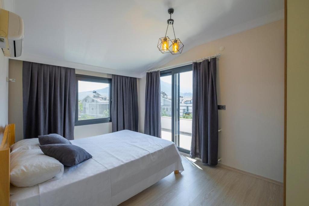Havuzlu Sitede Luks Tatil Evi - Zeybek Apart 2 *
