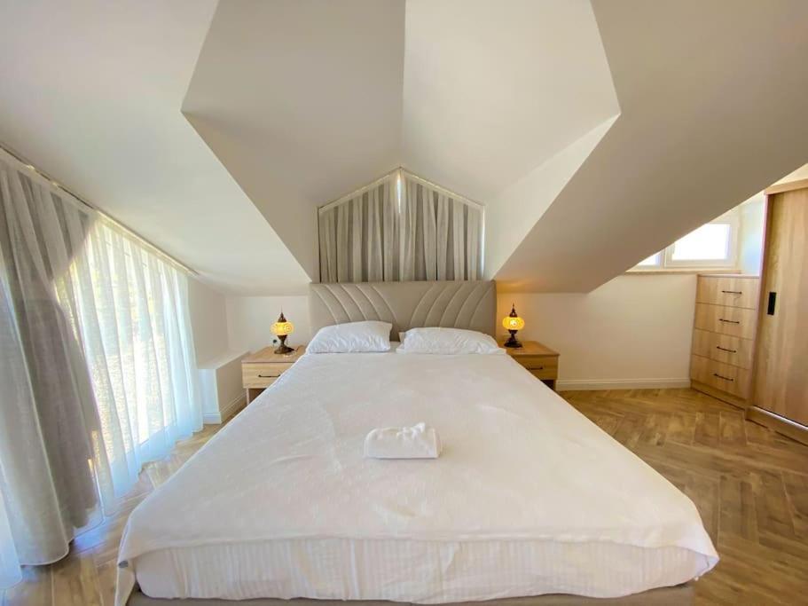 Paris A Villa, Oezel Havuzlu, Villa Fethiye