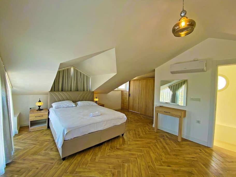 Paris A Villa, Oezel Havuzlu, Fethiye