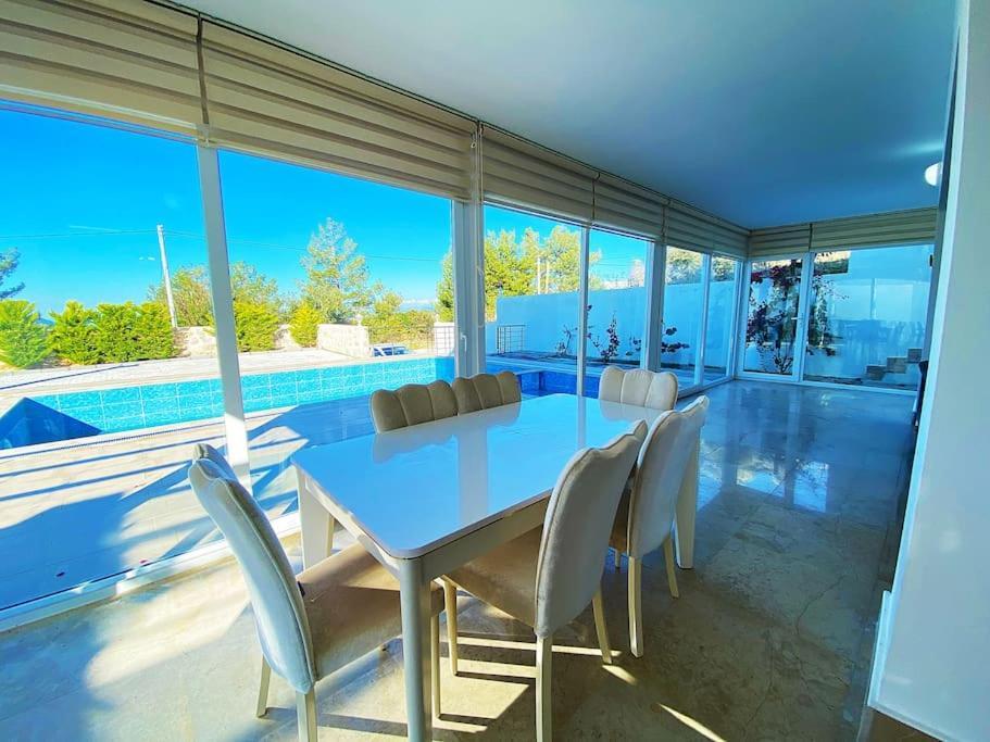 Paris A Villa, Oezel Havuzlu, Fethiye