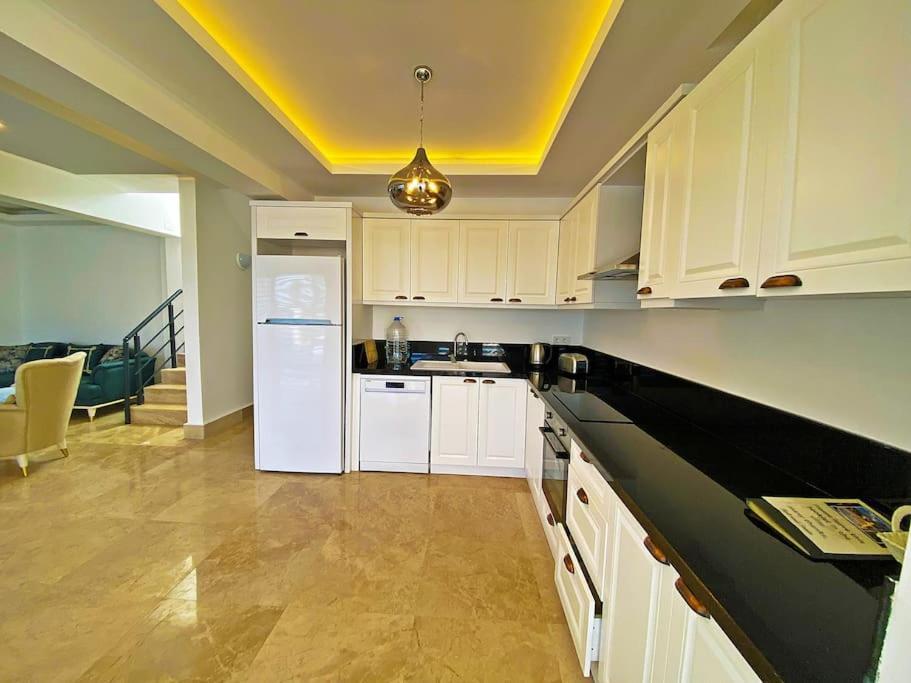 Paris A Villa, Oezel Havuzlu, * Fethiye