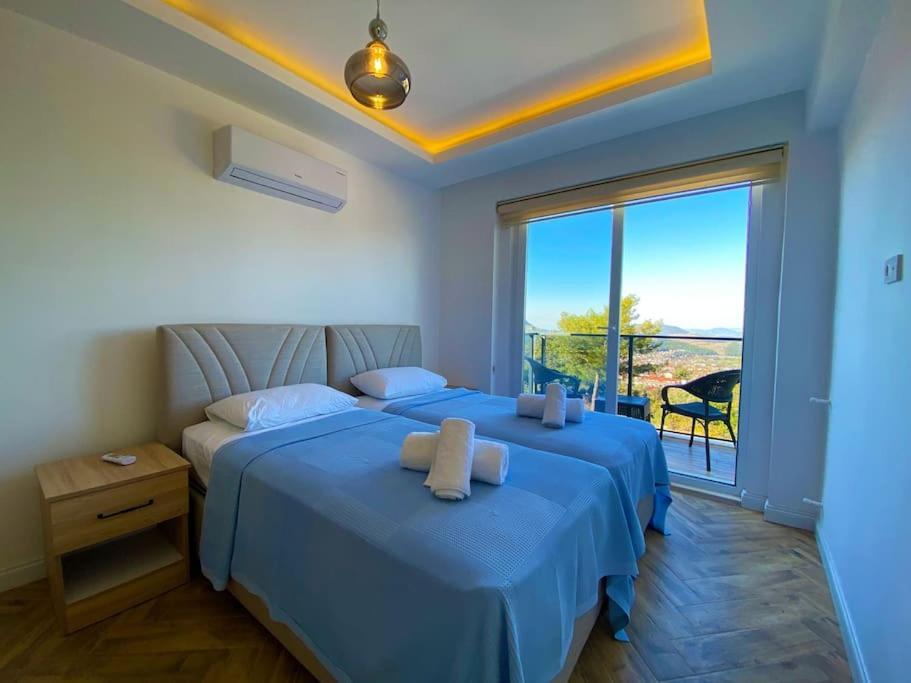 Paris A Villa, Oezel Havuzlu, * Fethiye