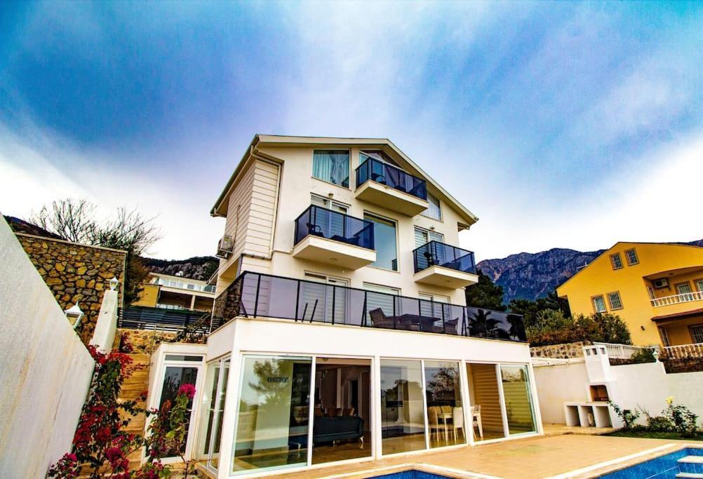 Paris A Villa, Oezel Havuzlu, Fethiye