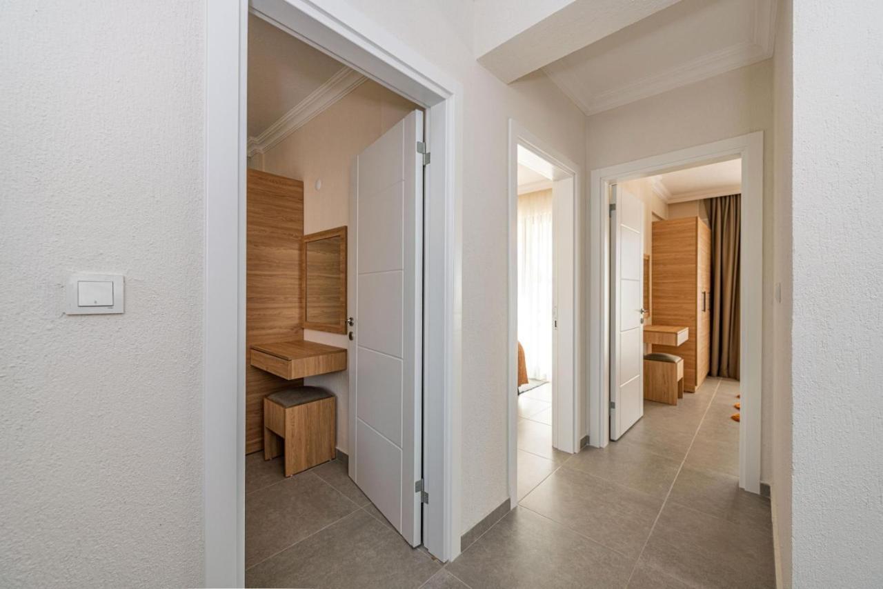 Leona - 5 Bedroom In