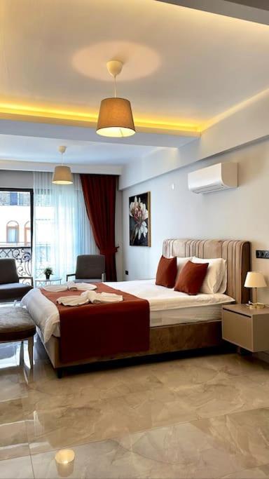 Luxury In The Cordonn Center Apartment
