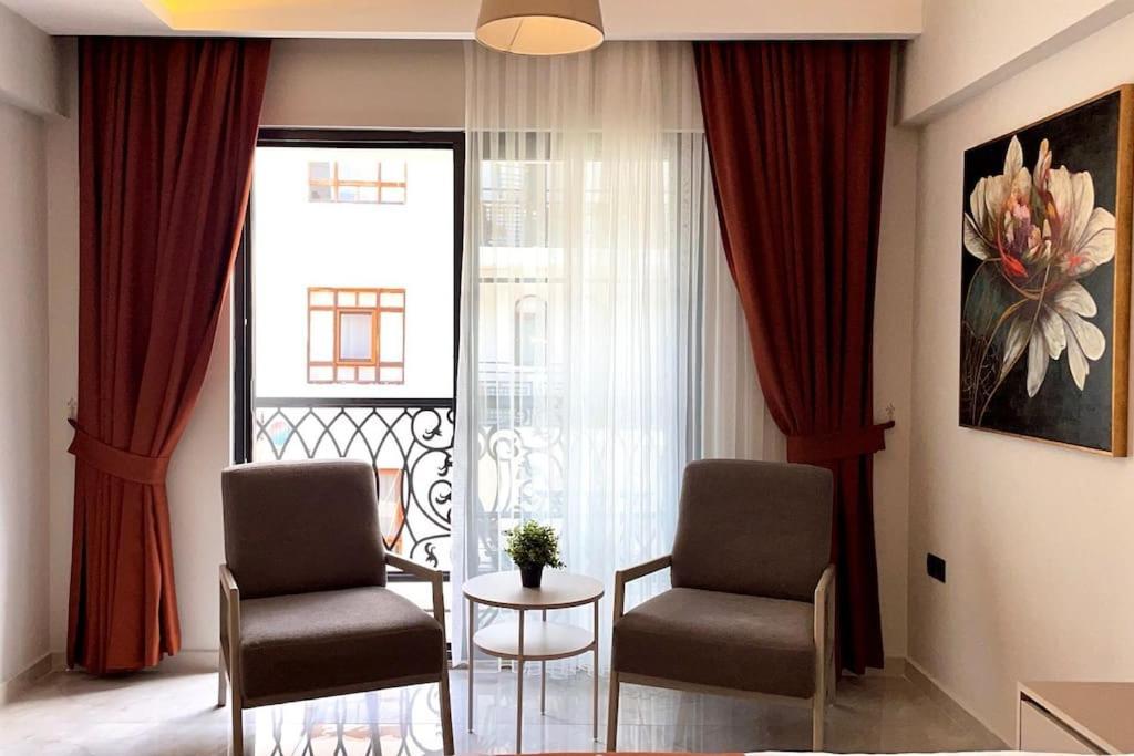 Luxury In The Cordonn Center Apartment
