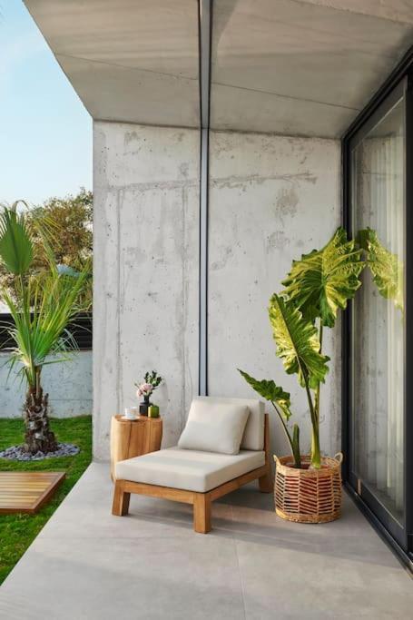 The Grey Houses - Dark Grey Villa *
