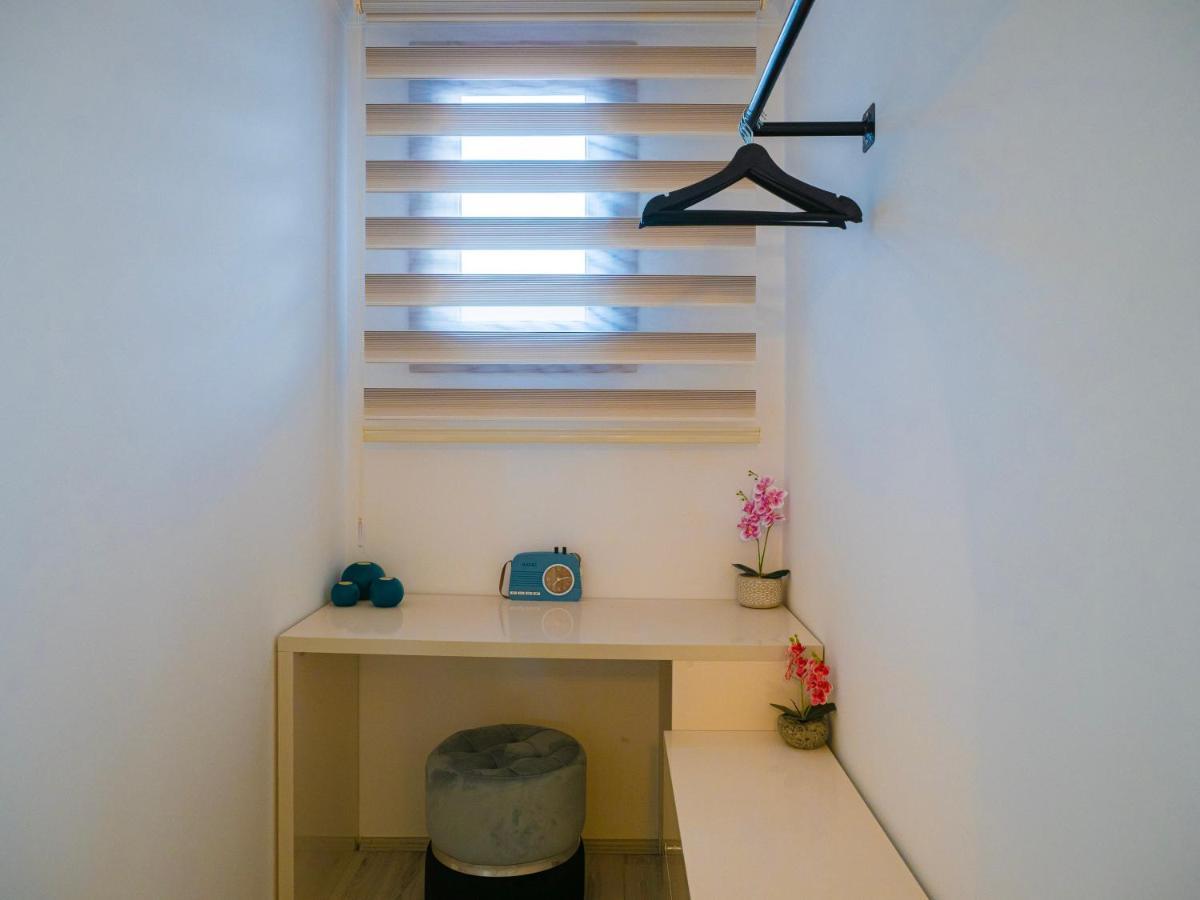 2 Bedroom Seaside Apartment