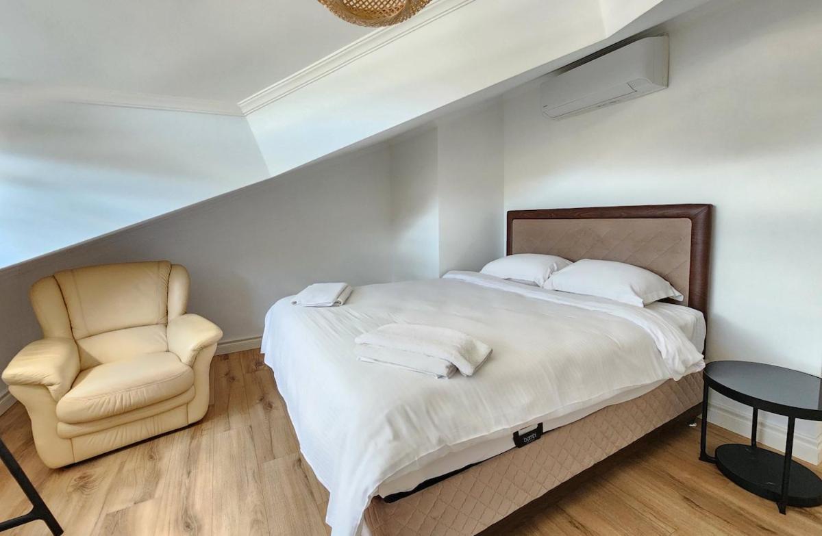 Apartment Oxygen Suites By Safiya