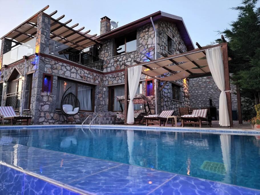 Liva Kelebekler Vadisi Oeluedeniz Kirme Fethiye
