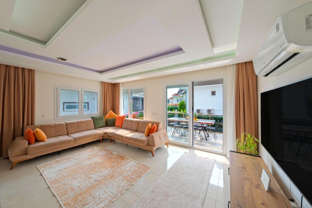 Merkezi Dogayla Ic Ice 4+2 White Villa Fethiye