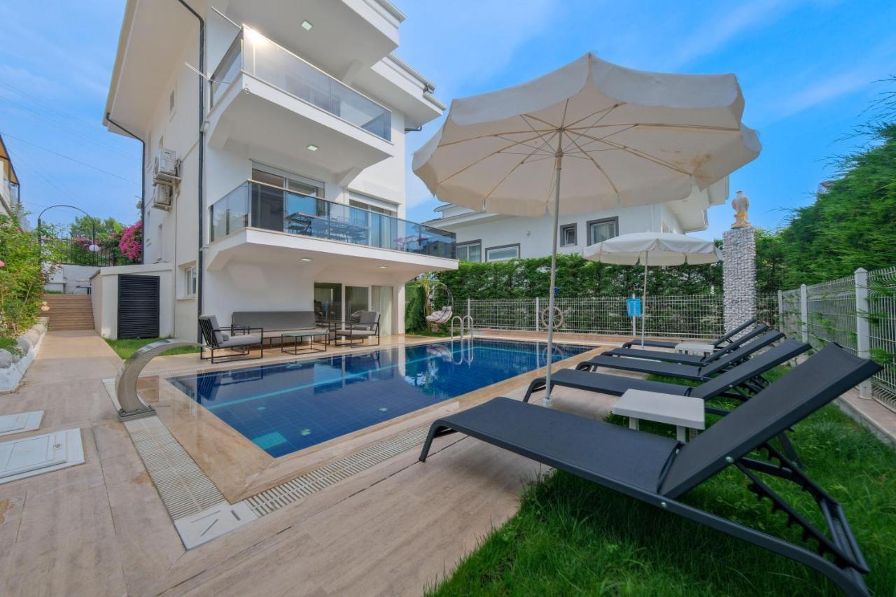 Merkezi Dogayla Ic Ice 4+2 White Villa *