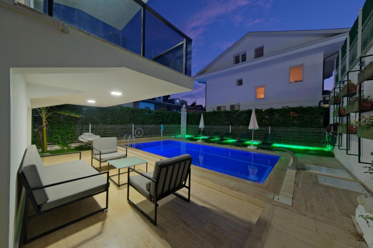 Merkezi Dogayla Ic Ice 4+2 White Villa