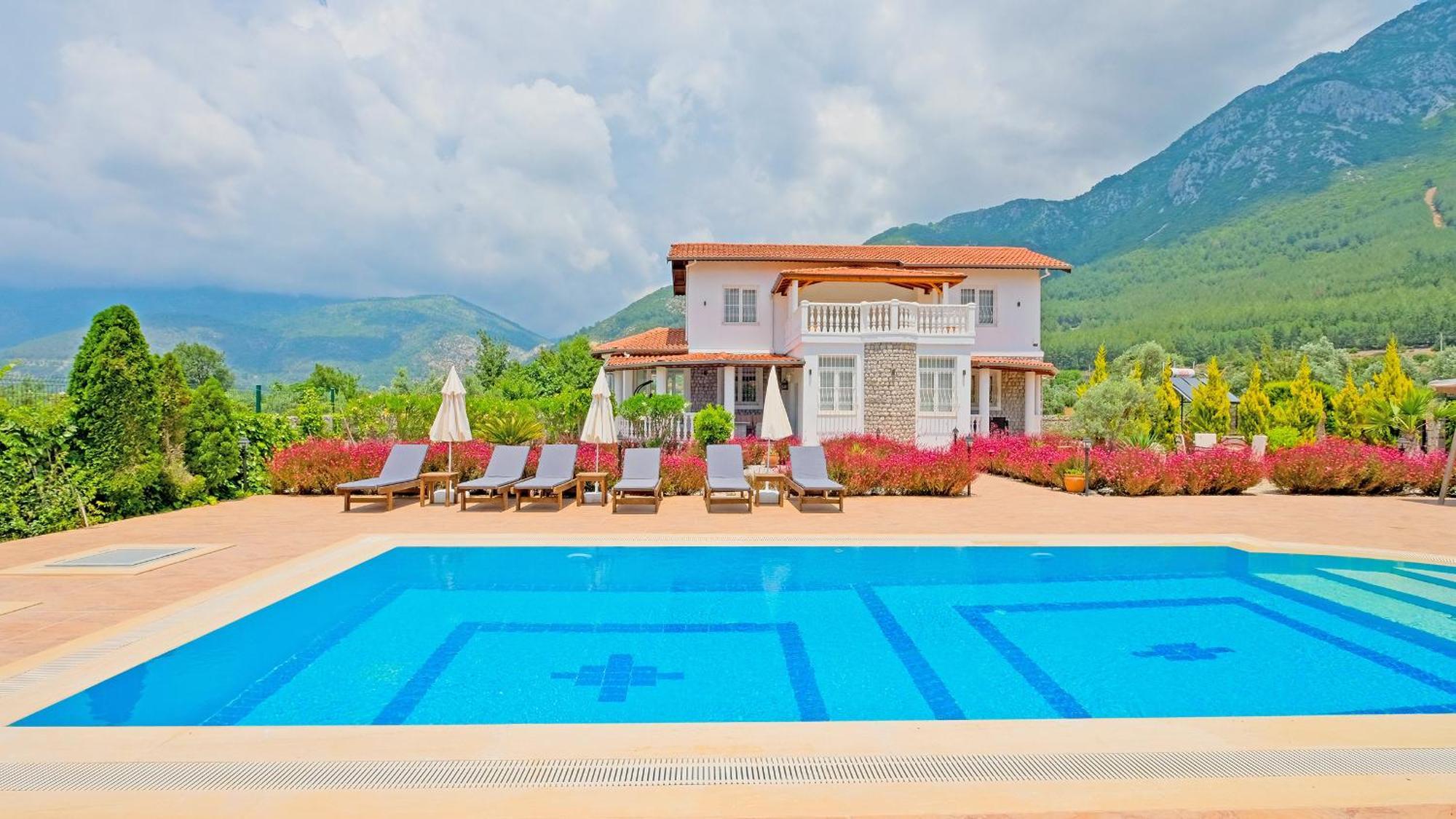 Estelle Villa *