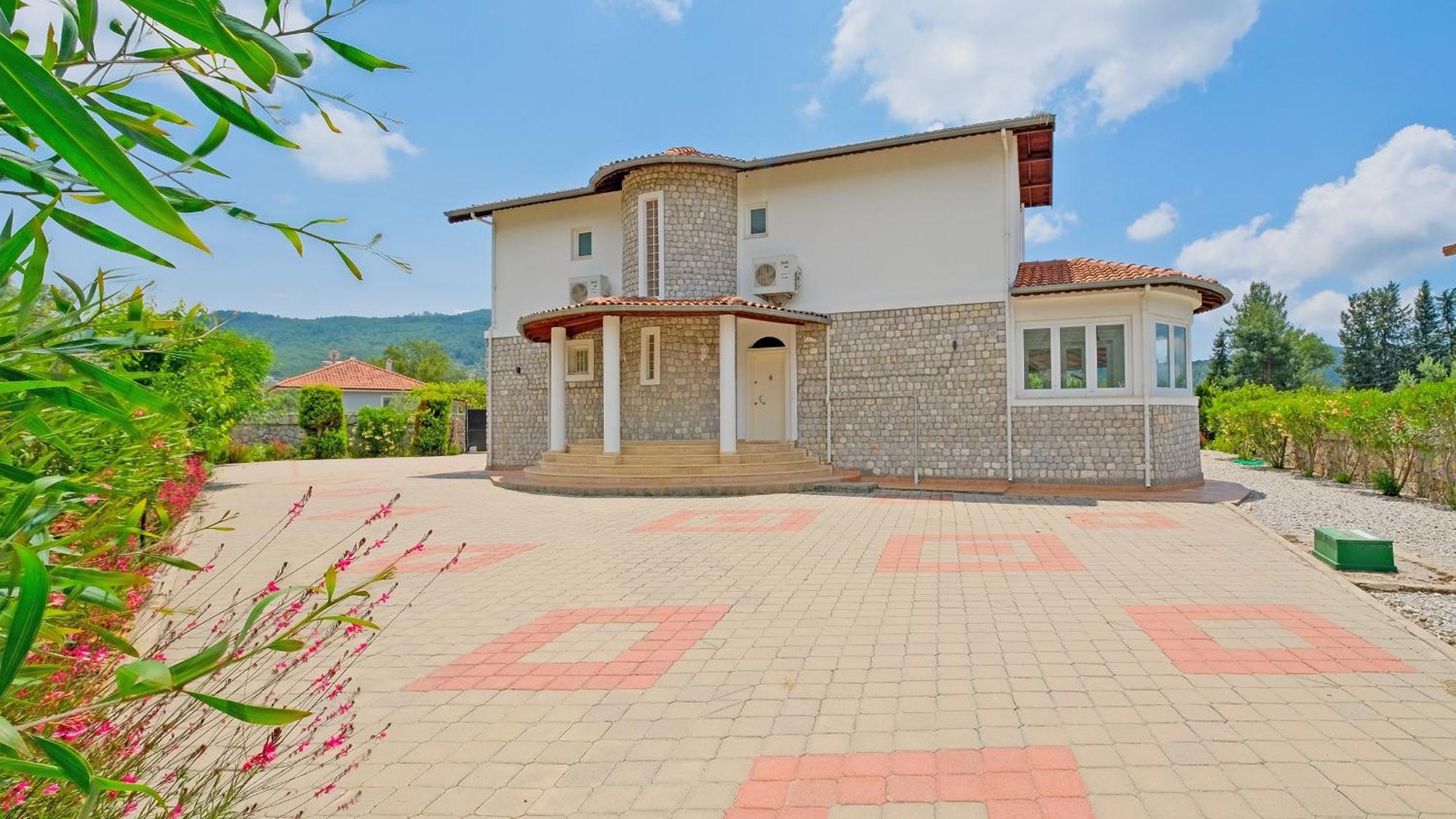 Estelle Villa *