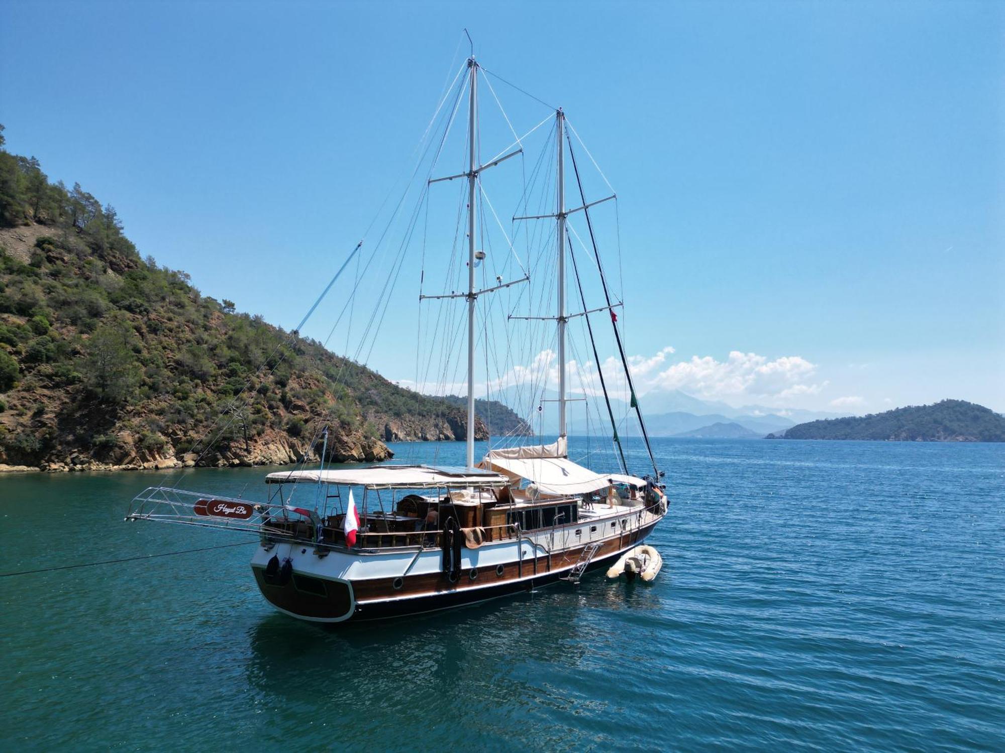 Hayat Bu, Boot Botel
