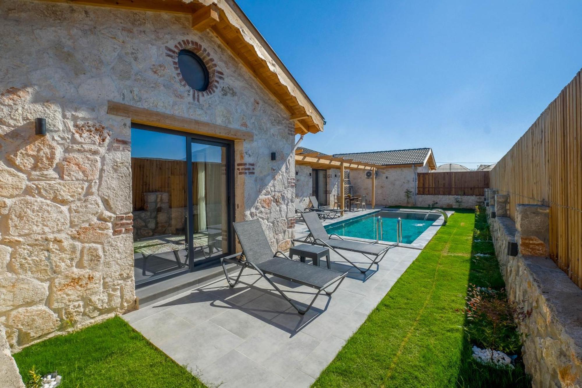 Villa Mugla Stone Daylight 1