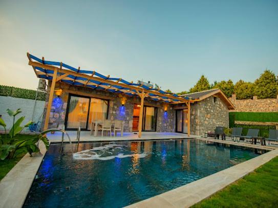 Ege & Yigit & Yagiz - Happy Villalari Villa *