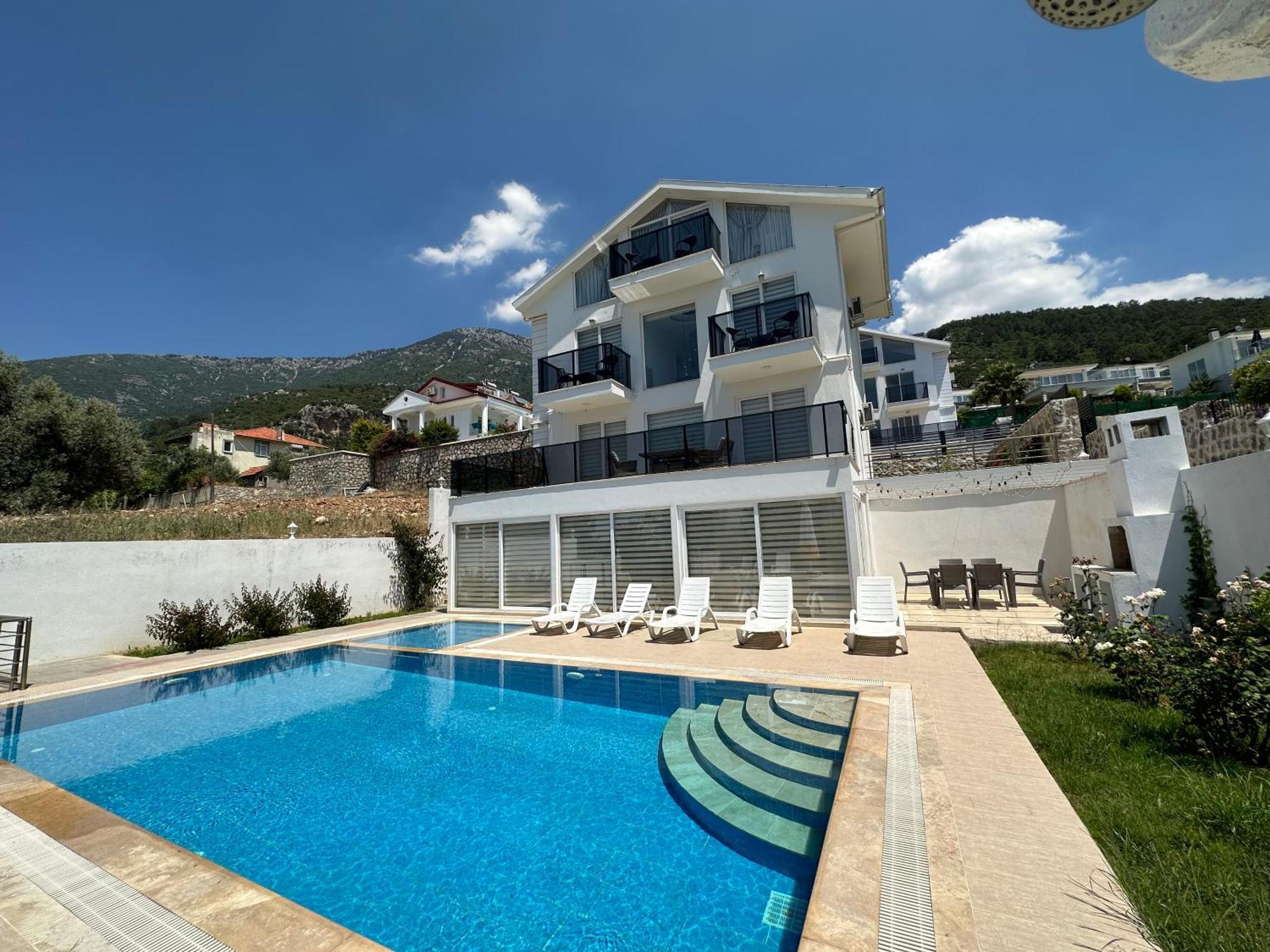 Paris A Villa, Oezel Havuzlu, * Fethiye