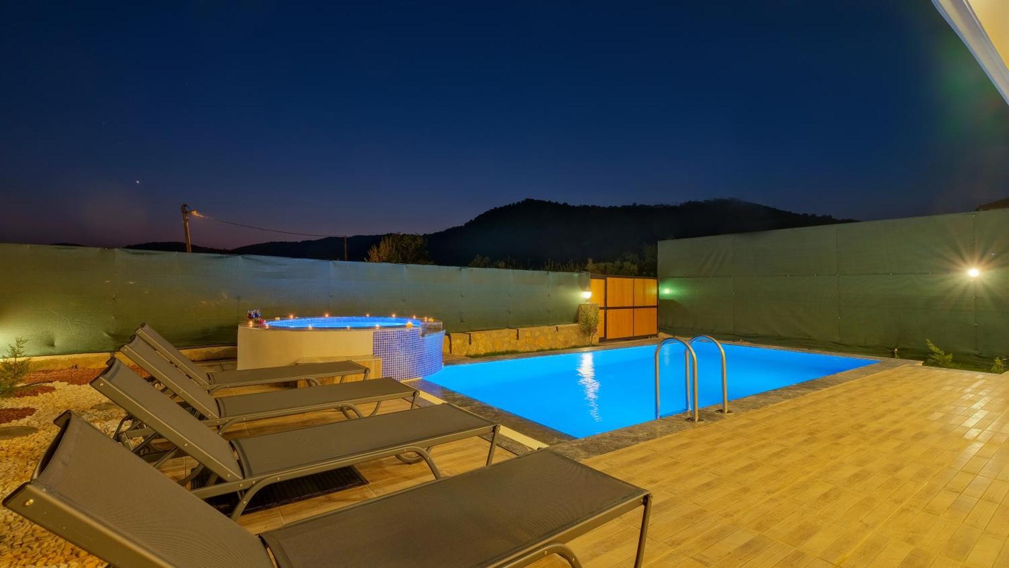 Villa Esmeralda, Jakuzili Cocuk Havuzlu Lueks *