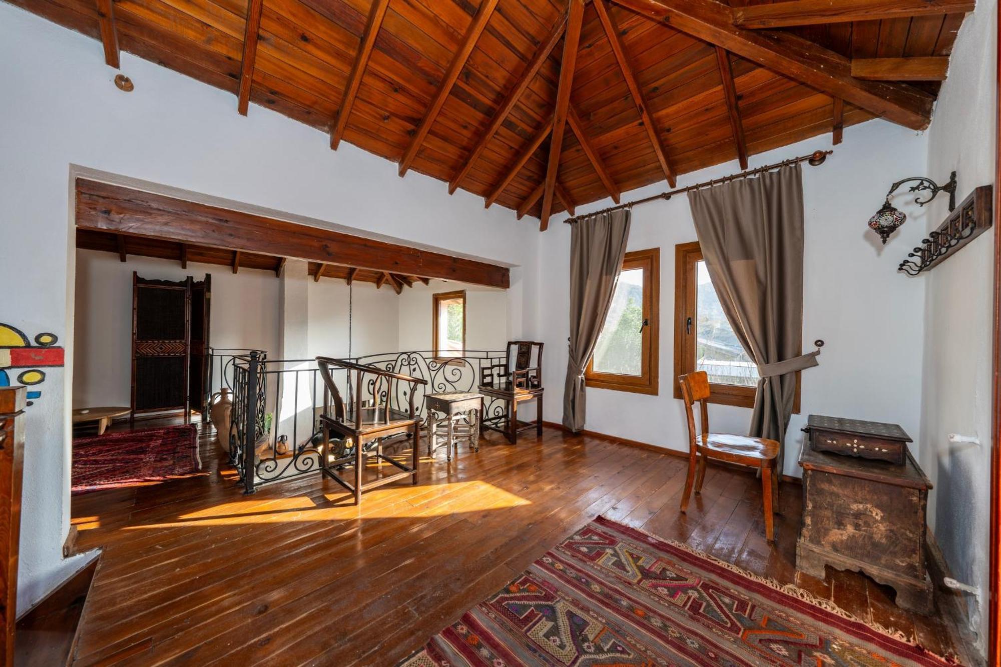 4 Bdr With Swimming Pool In Kayakoy Villa *