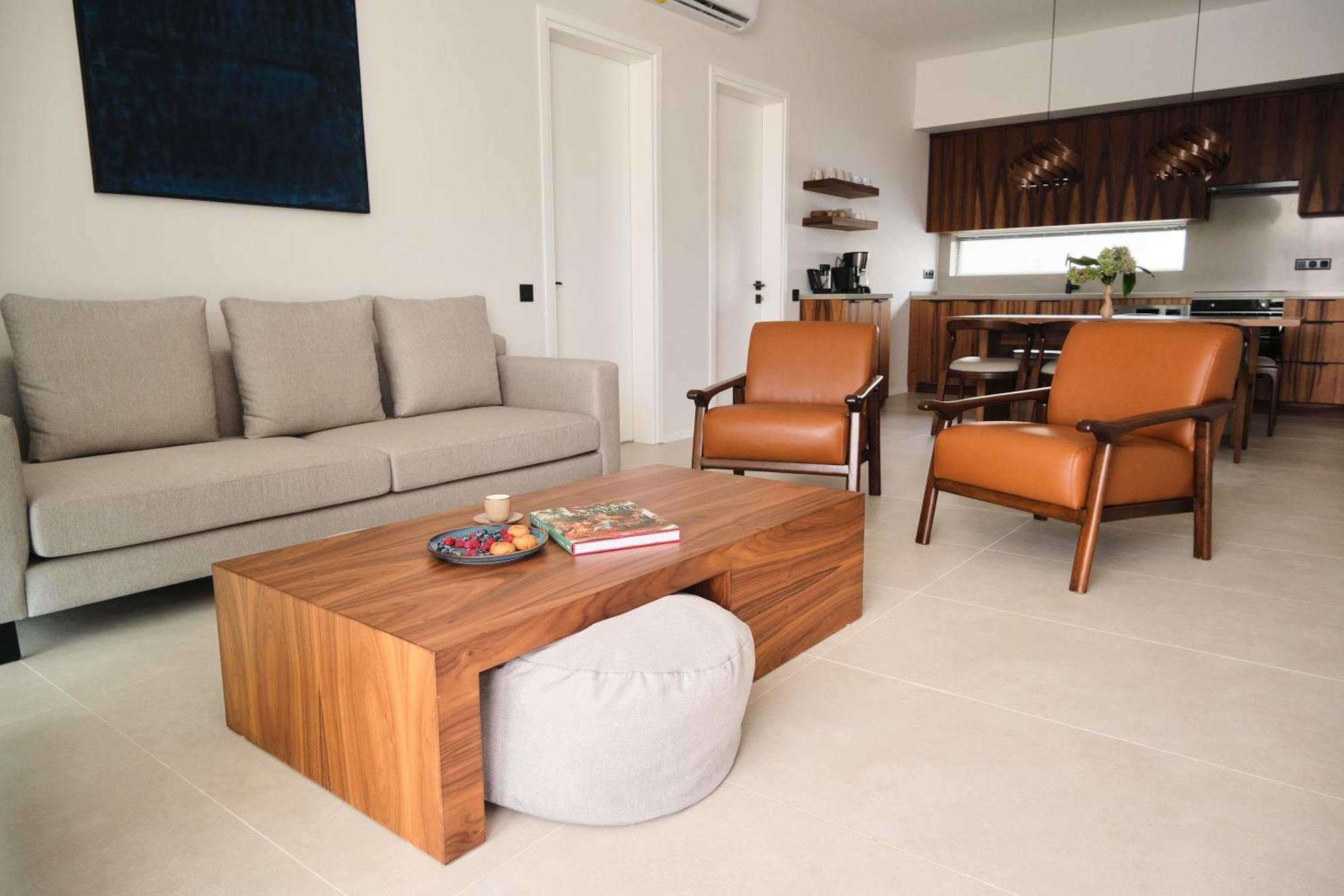 Villa Ashta / Zen *
