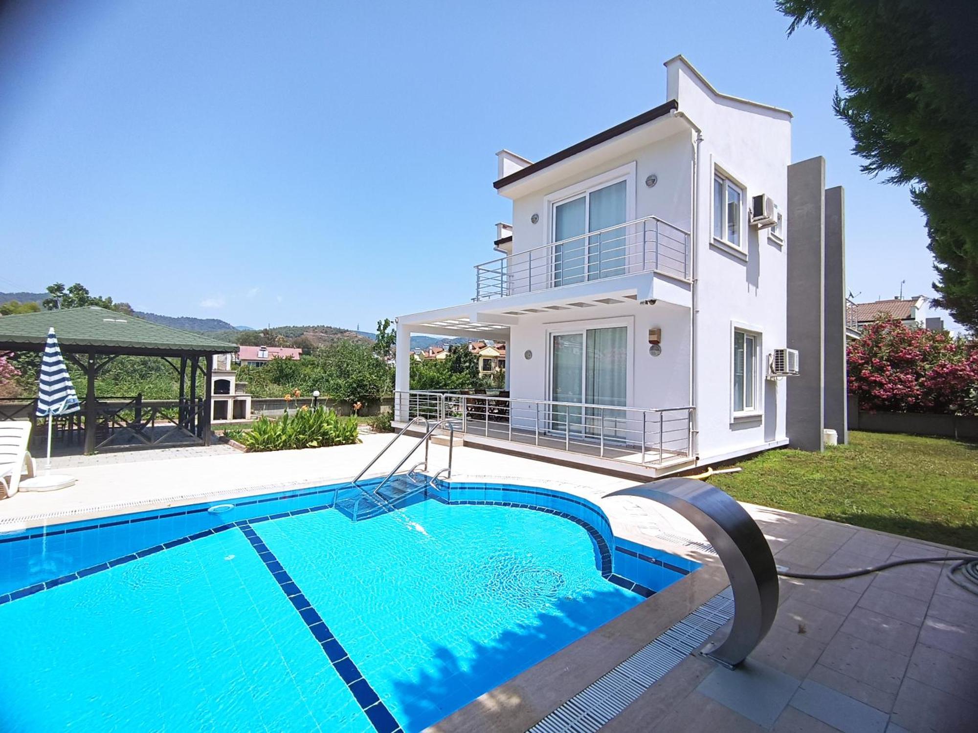 Lighthouse Tulip Villa *