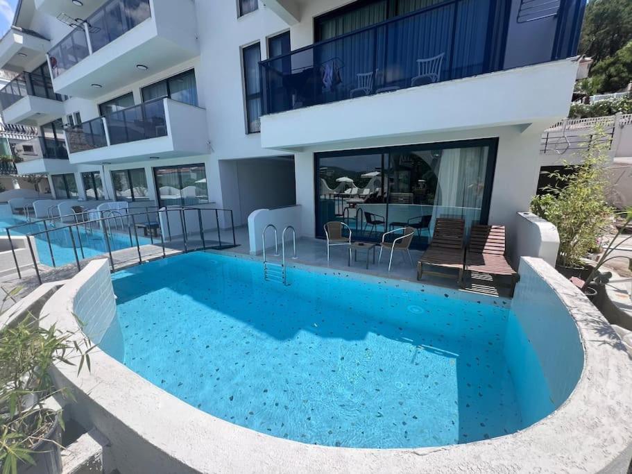 With Private Pools Daire *