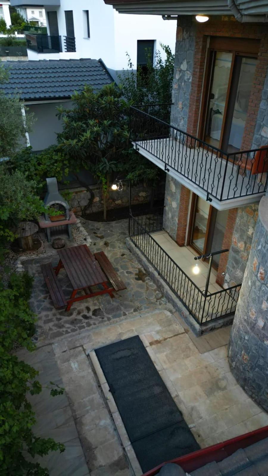 Villa Lueks Bahceli Oezel Havuzlu *