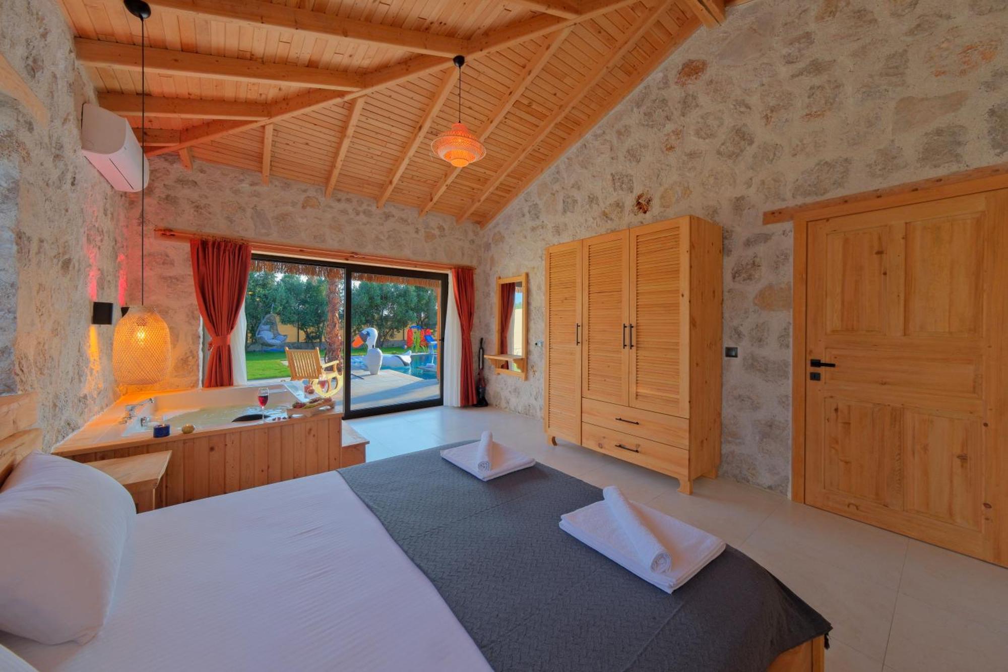 Villa Mono 1