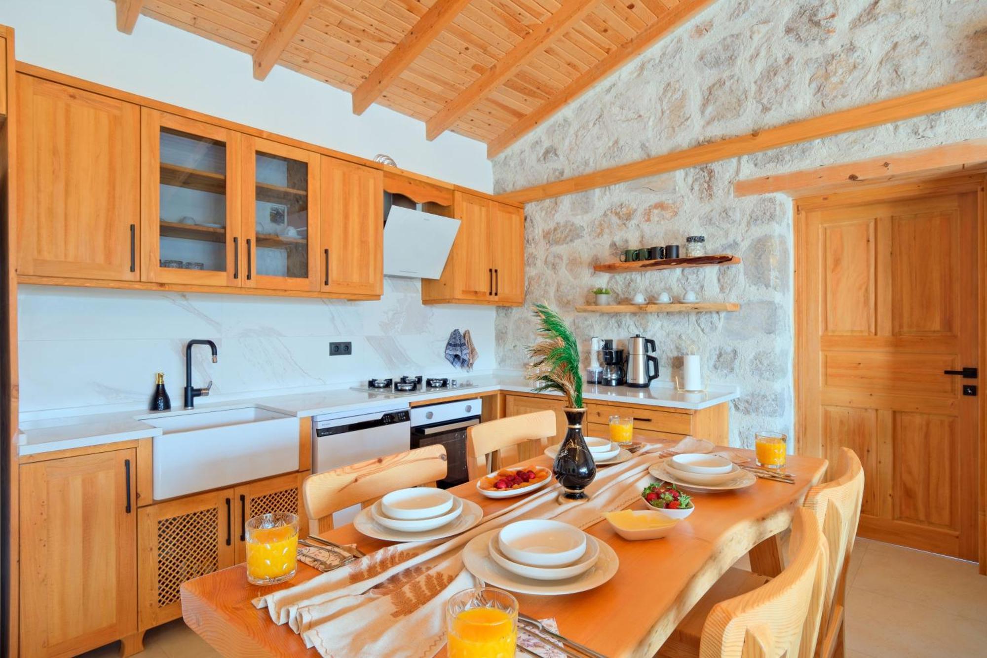 Villa Mono 1