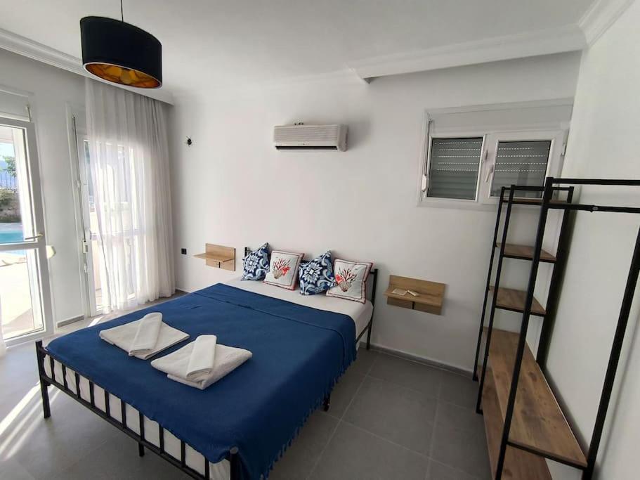 Large With Private Heated Outdoor Pool Villa *