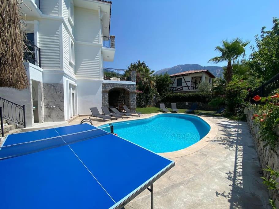 Large With Private Heated Outdoor Pool Villa *