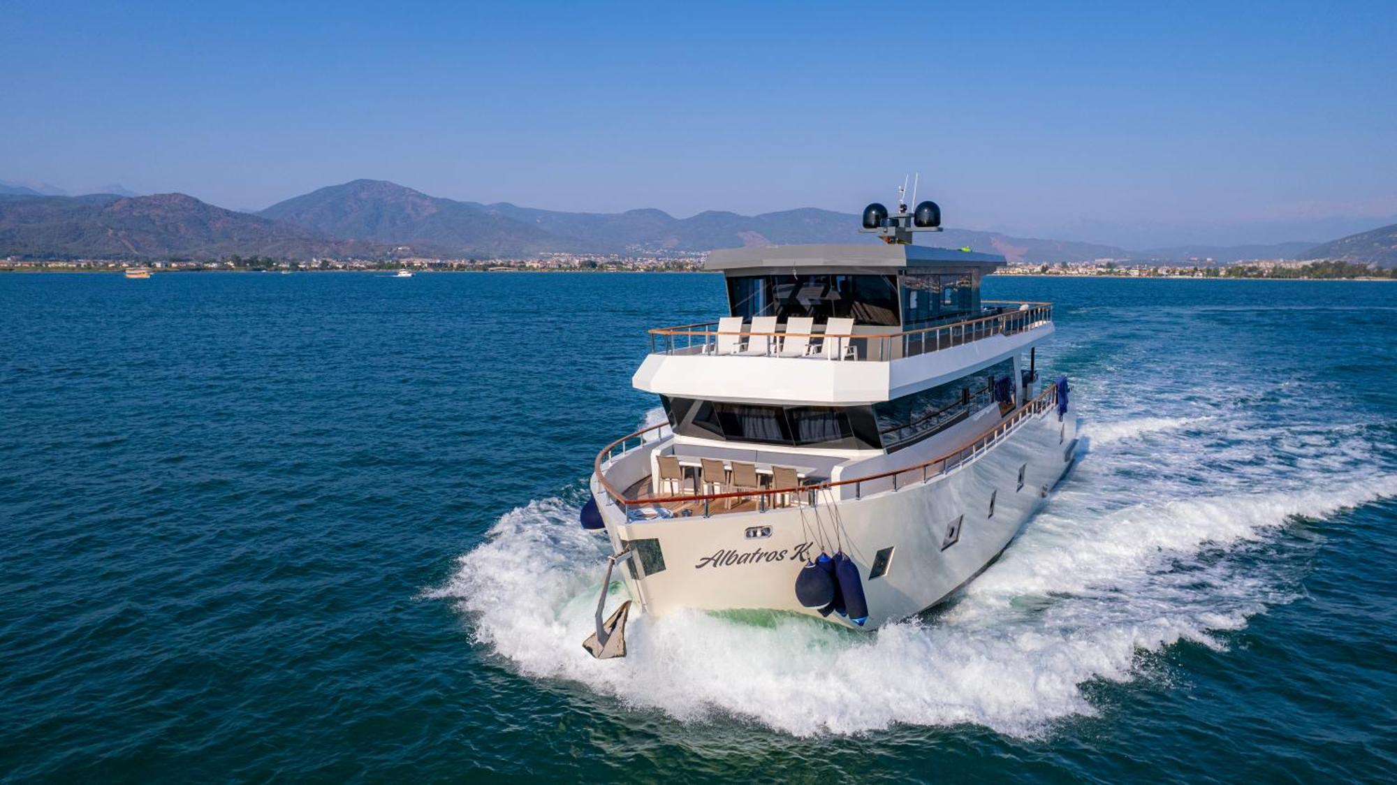 Botel Explorer Yacht