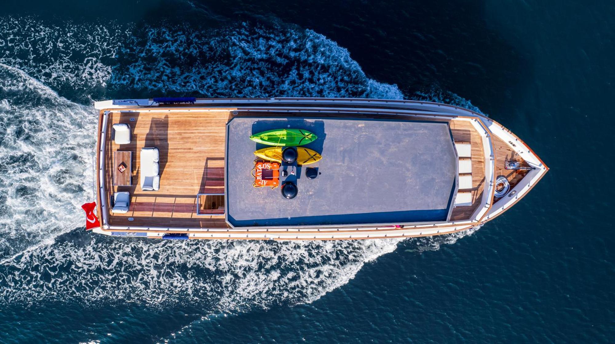 Explorer Yacht Botel *