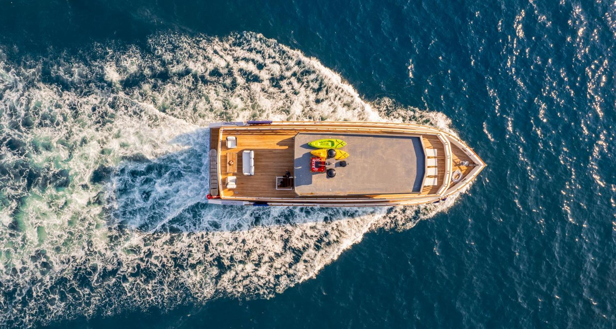 Explorer Yacht *