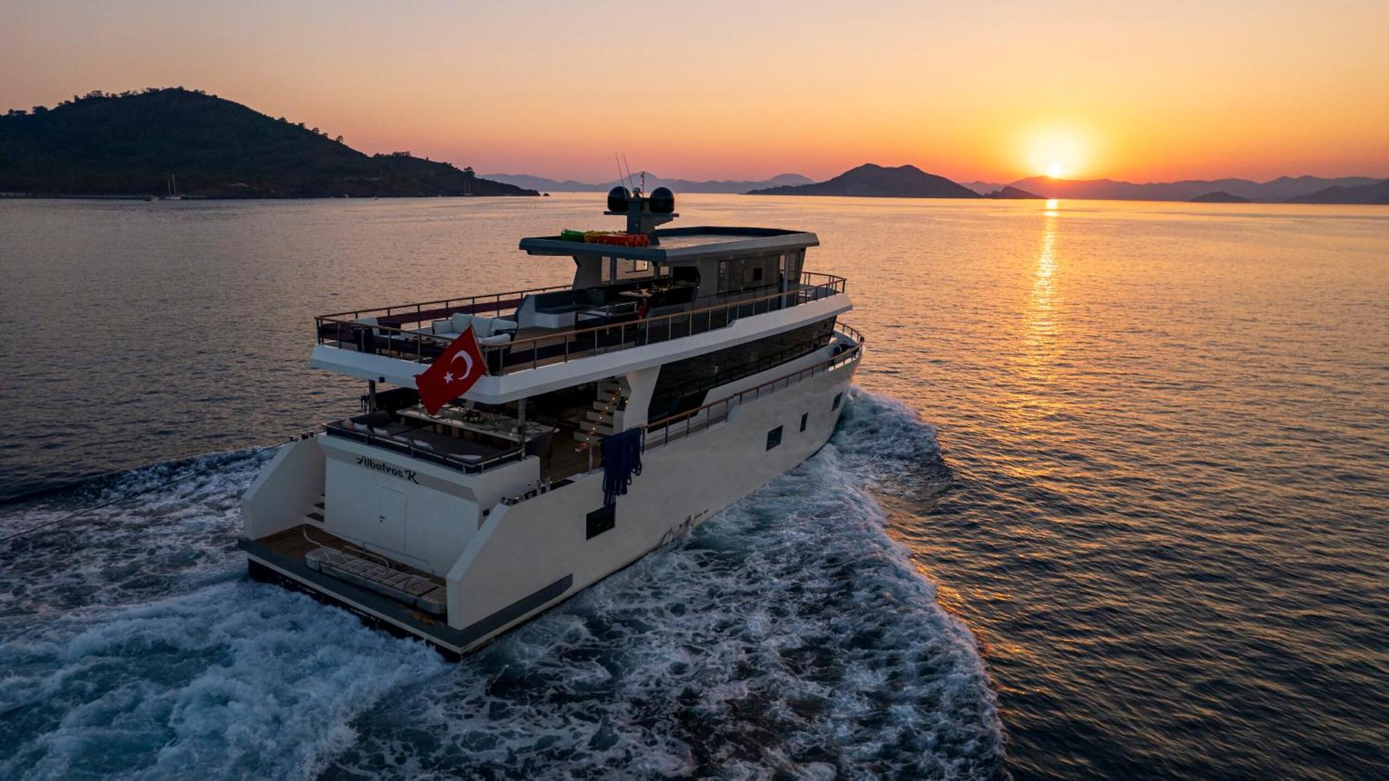 Explorer Yacht