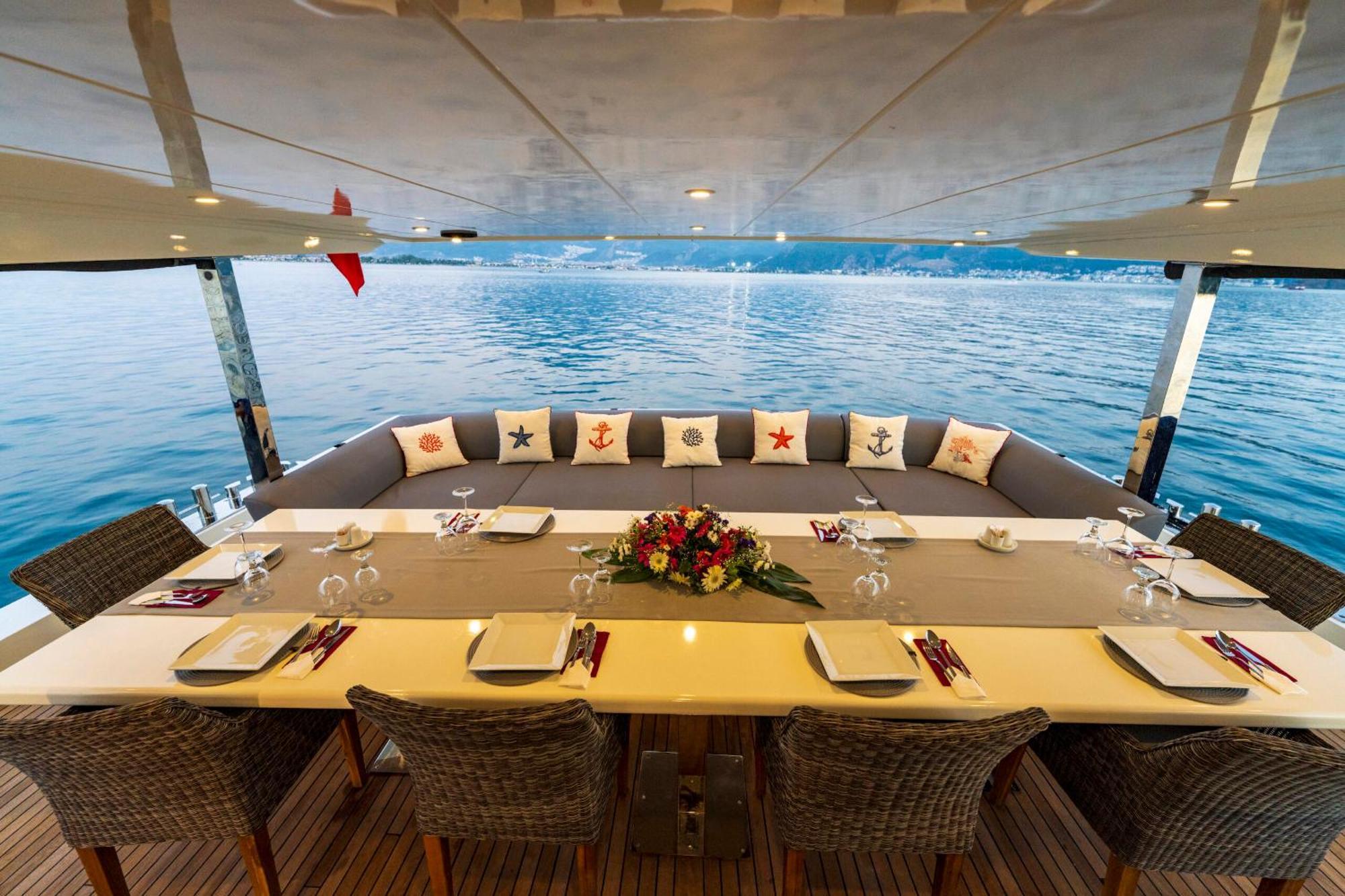 Botel Explorer Yacht