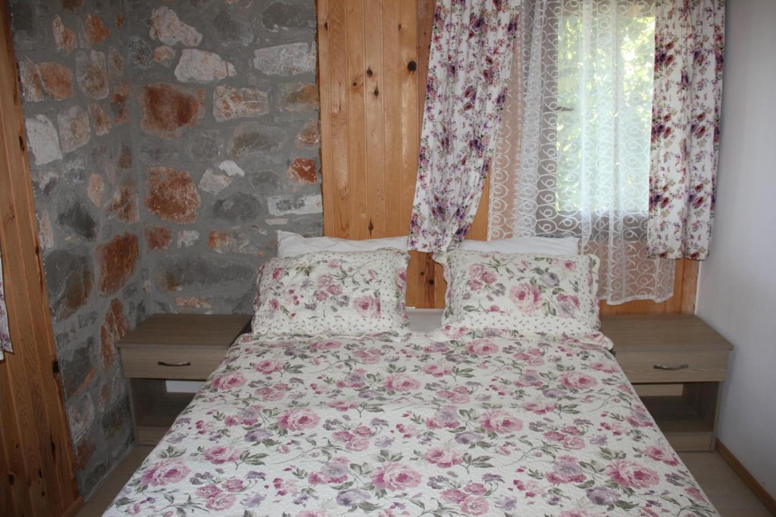Defne Olive Gardens, Koca Calis, - Previously Defne Tatil Evi