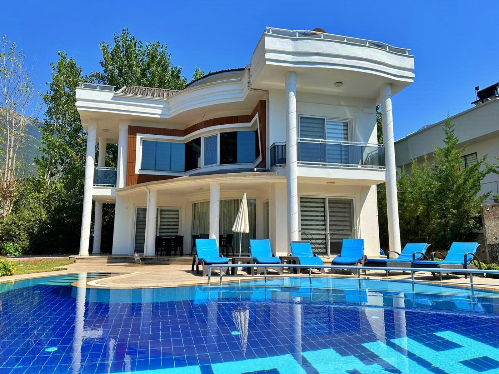 Valley - 4 Bedroom Private *